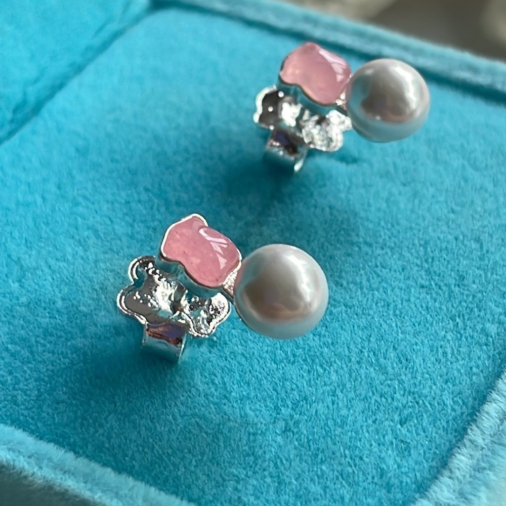TOUS New Gold Bear on Round White Pearl Studs Earrings